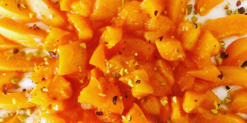 crostata con crema di yogurt e albicocche