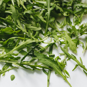 rucola proprietà verdura di agosto