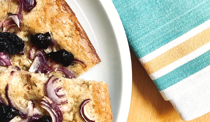 Focaccia integrale alle cipolle e olive